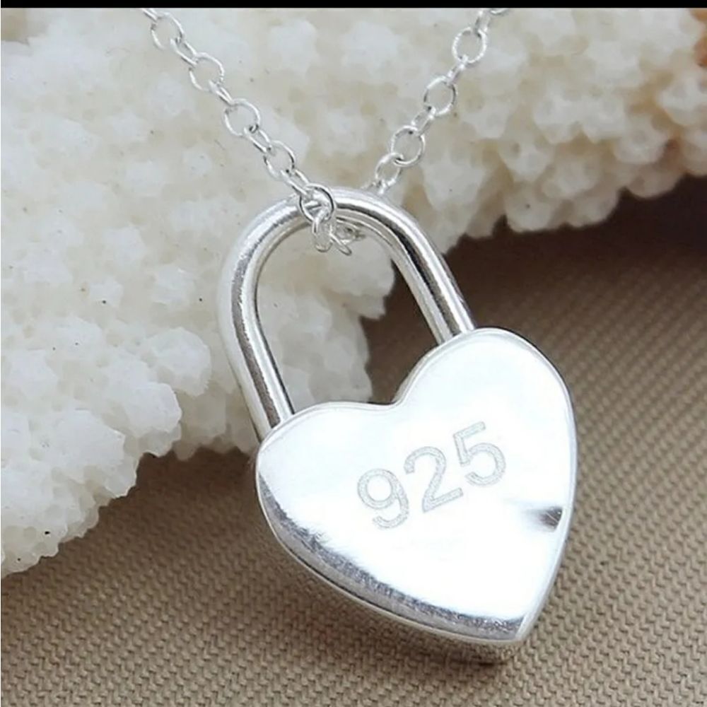 SterlingāSilverāHeartāLocket - Picture 4 of 8